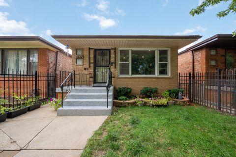 Photo of 10844 S GREEN BAY Avenue, Chicago, IL 60617 (MLS # 12454571)
