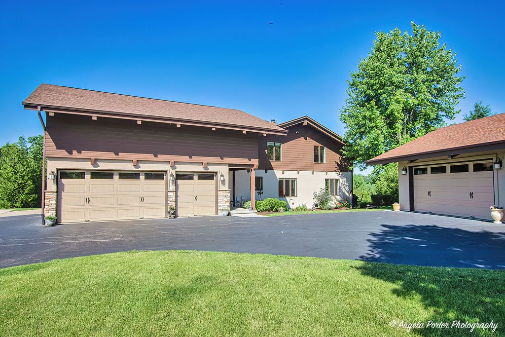 Photo for 6509 Oak Hill Drive, Richmond, IL 60071 (MLS # 12481052)