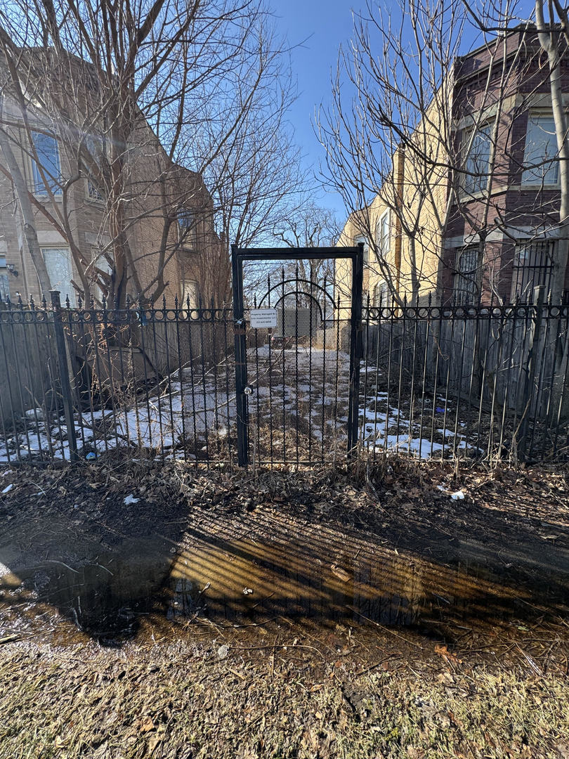 6838 S Langley Avenue