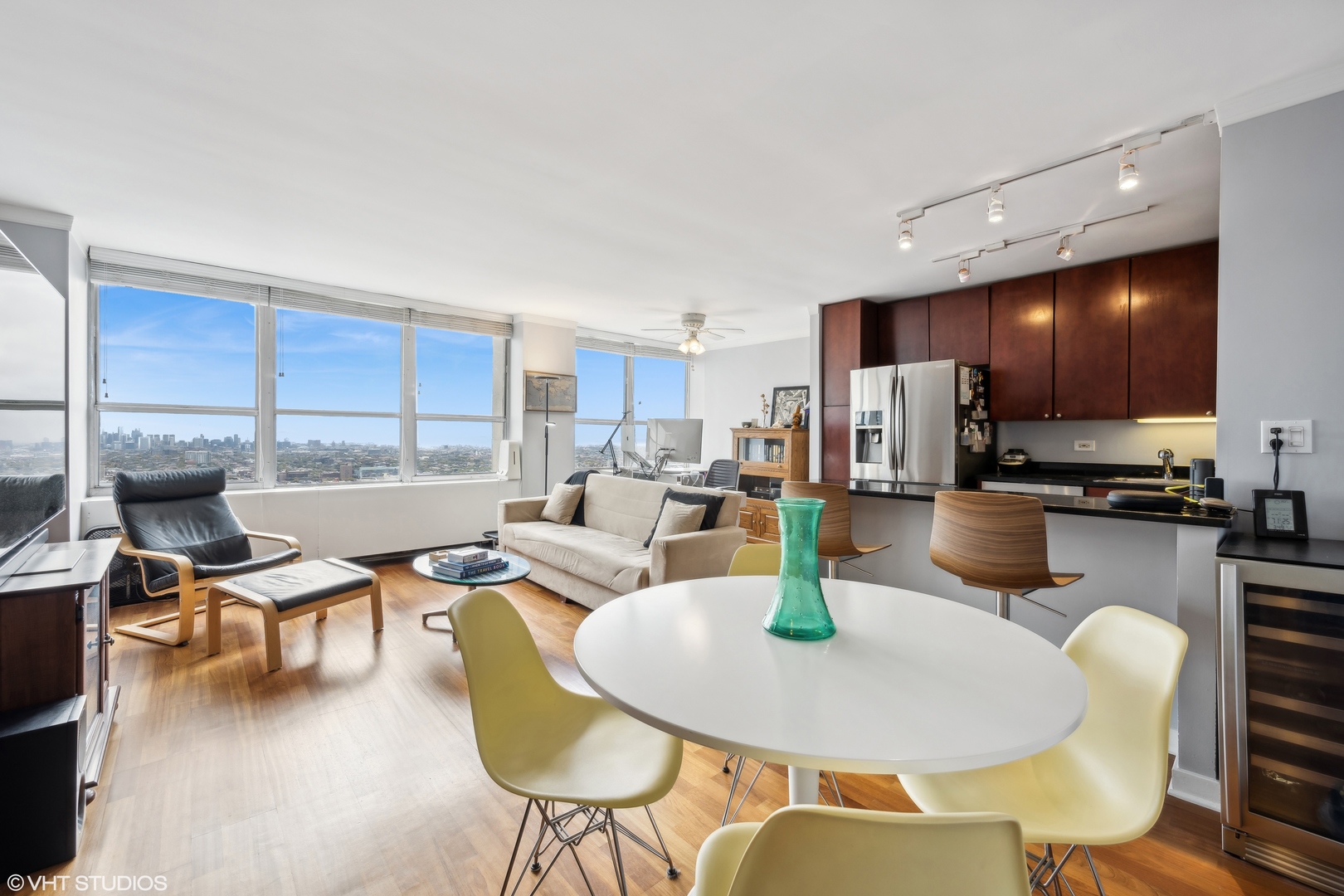 655 W IRVING PARK Road 5413