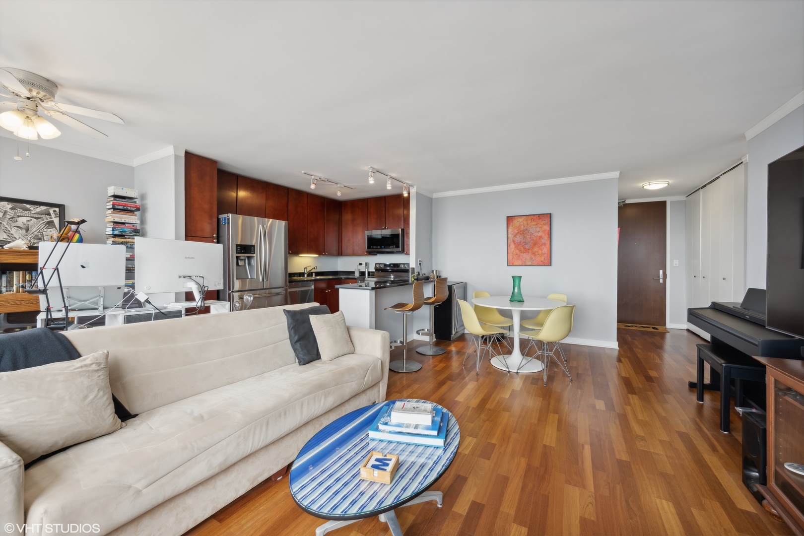 655 W IRVING PARK Road 5413