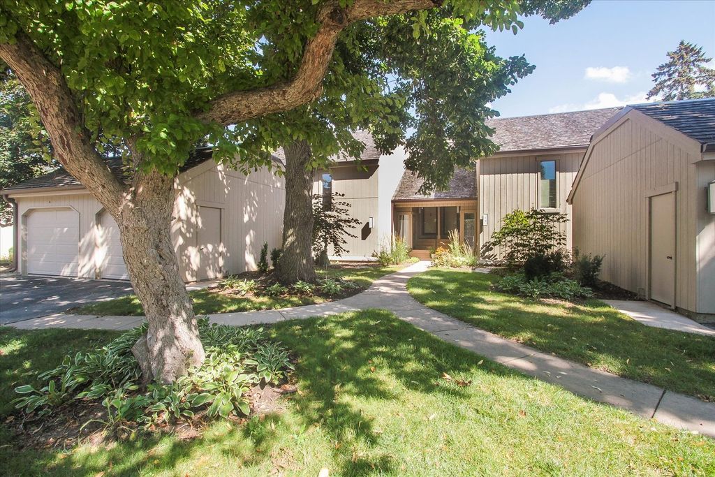 Photo for 78A Foxwood Lane #M169, Lake Barrington, IL 60010 (MLS # 12462030)