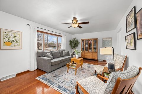 Tiny photo for 2225 Hillandale Road, Davenport, IA 52804 (MLS # 12605016)