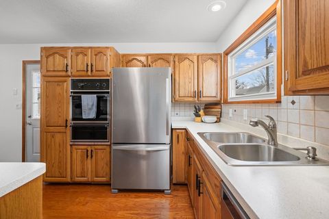 Tiny photo for 2225 Hillandale Road, Davenport, IA 52804 (MLS # 12605016)