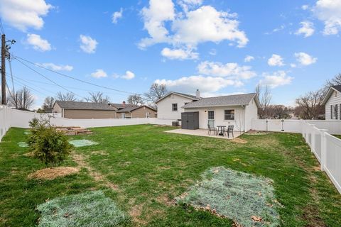 Tiny photo for 2225 Hillandale Road, Davenport, IA 52804 (MLS # 12605016)