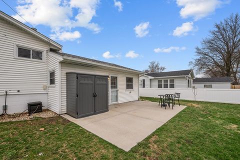 Tiny photo for 2225 Hillandale Road, Davenport, IA 52804 (MLS # 12605016)