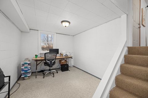 Tiny photo for 2225 Hillandale Road, Davenport, IA 52804 (MLS # 12605016)