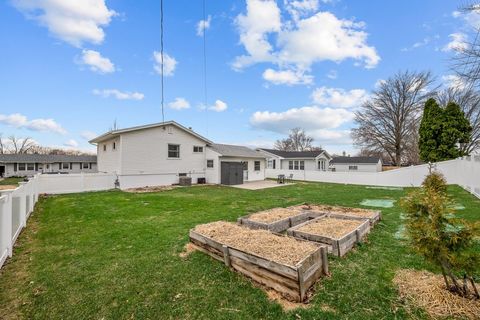 Tiny photo for 2225 Hillandale Road, Davenport, IA 52804 (MLS # 12605016)