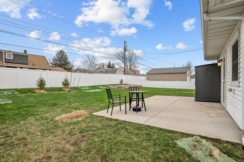 Tiny photo for 2225 Hillandale Road, Davenport, IA 52804 (MLS # 12605016)