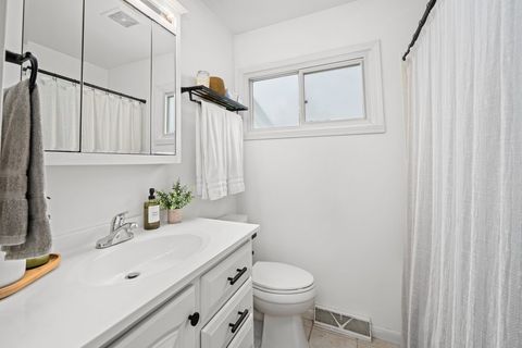 Tiny photo for 2225 Hillandale Road, Davenport, IA 52804 (MLS # 12605016)