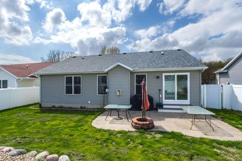 Tiny photo for 5317 Hillandale Road, Davenport, IA 52806 (MLS # 12618607)
