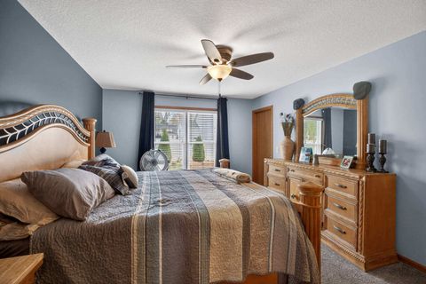 Tiny photo for 5317 Hillandale Road, Davenport, IA 52806 (MLS # 12618607)