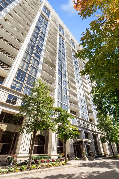Photo of 1335 S Prairie Avenue #1802, Chicago, IL 60605 (MLS # 12504894)