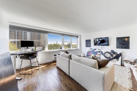 Tiny photo for 2300 N Commonwealth Avenue #7D, Chicago, IL 60614 (MLS # 12485074)