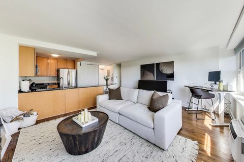 Tiny photo for 2300 N Commonwealth Avenue #7D, Chicago, IL 60614 (MLS # 12485074)