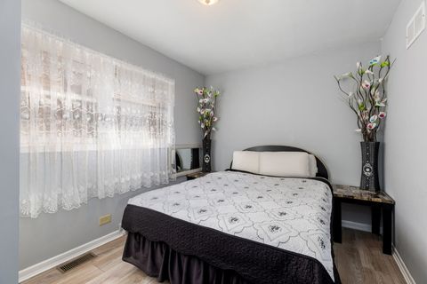 Tiny photo for 6718 W Forest Preserve Drive, Harwood Heights, IL 60706 (MLS # 12623451)