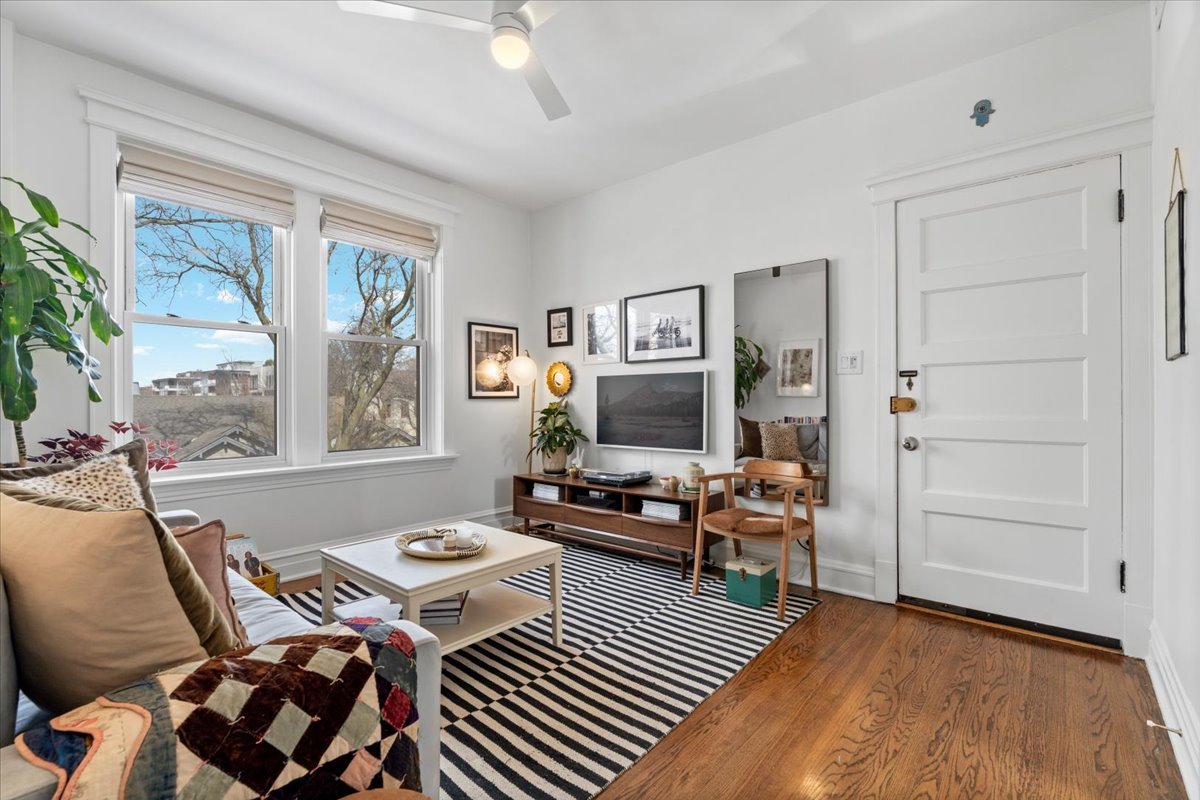 1056 N Leavitt Street 2R