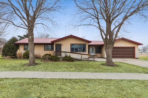 102 8th Street Dewitt IA 52742