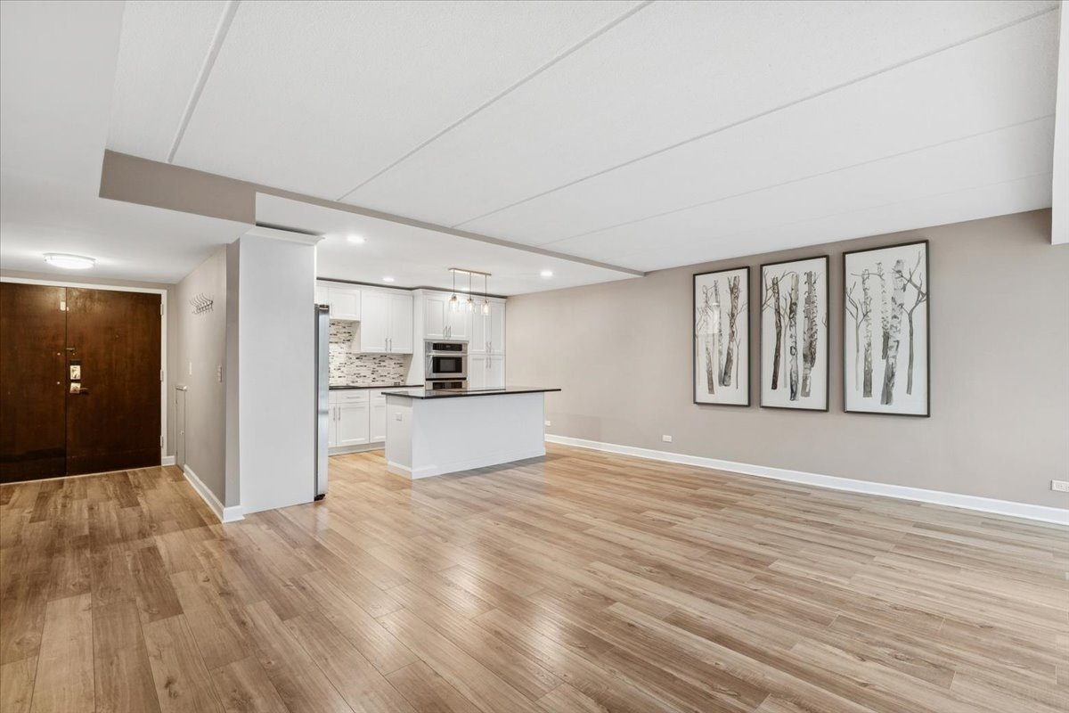 1301 N Western Avenue 211