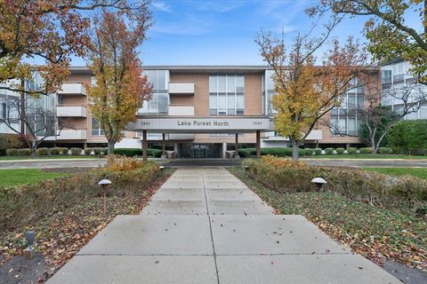 Photo of 1301 N Western Avenue #211, Lake Forest, IL 60045 (MLS # 12520569)