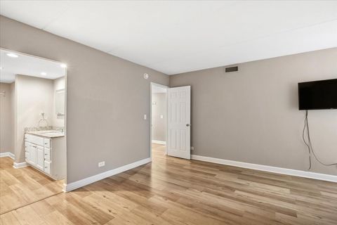 Tiny photo for 1301 N Western Avenue #211, Lake Forest, IL 60045 (MLS # 12520569)