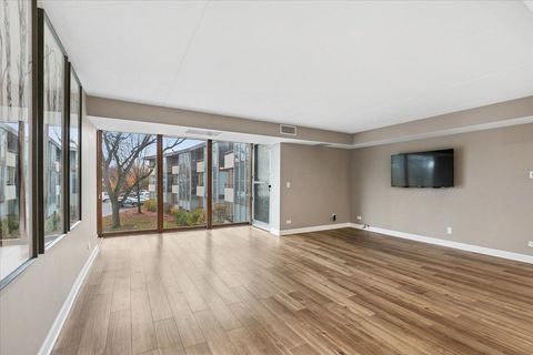 Tiny photo for 1301 N Western Avenue #211, Lake Forest, IL 60045 (MLS # 12520569)