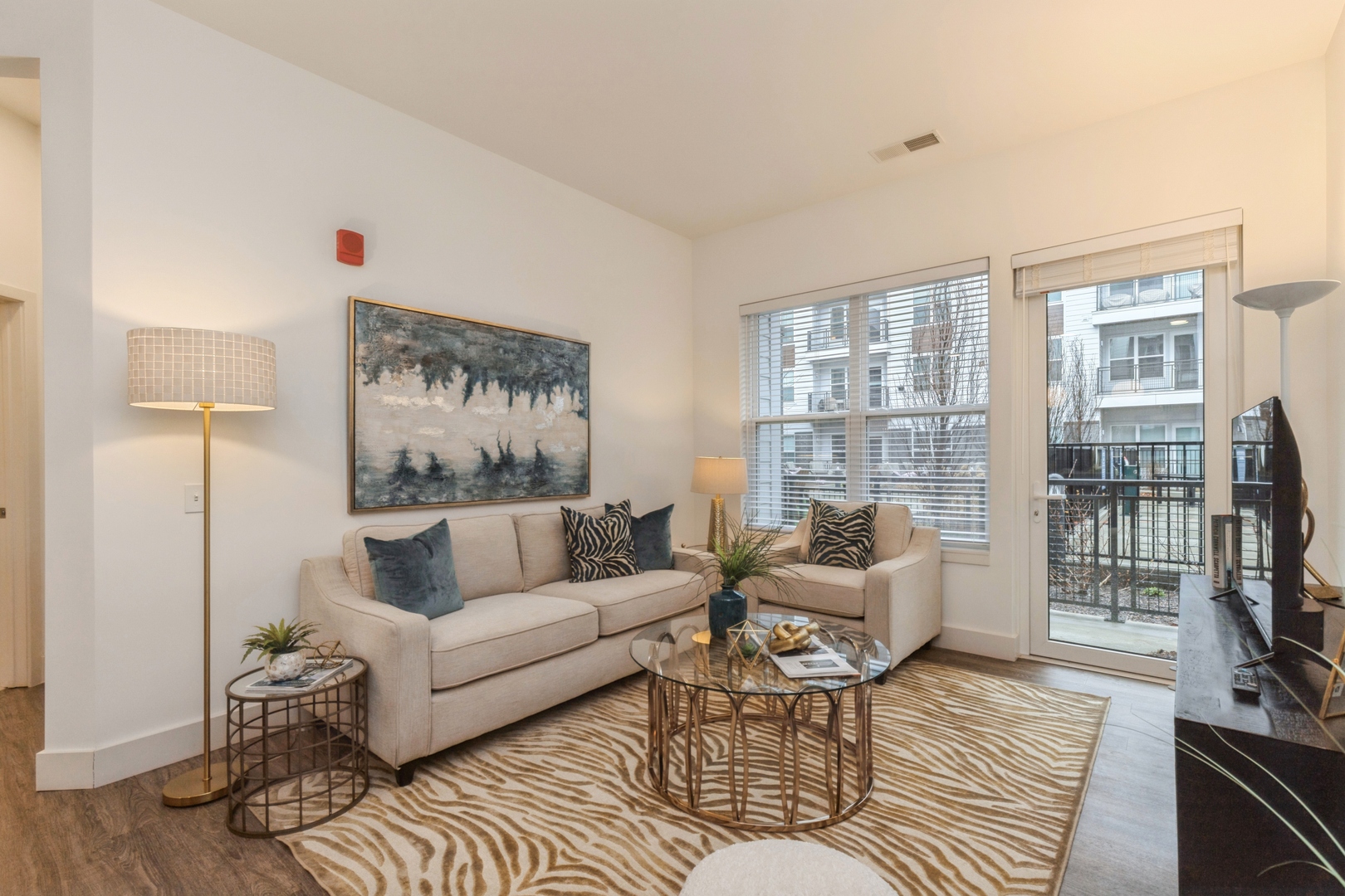 555 Lakeview Parkway 002