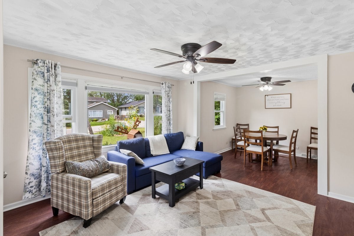 1033 Crescent Court
