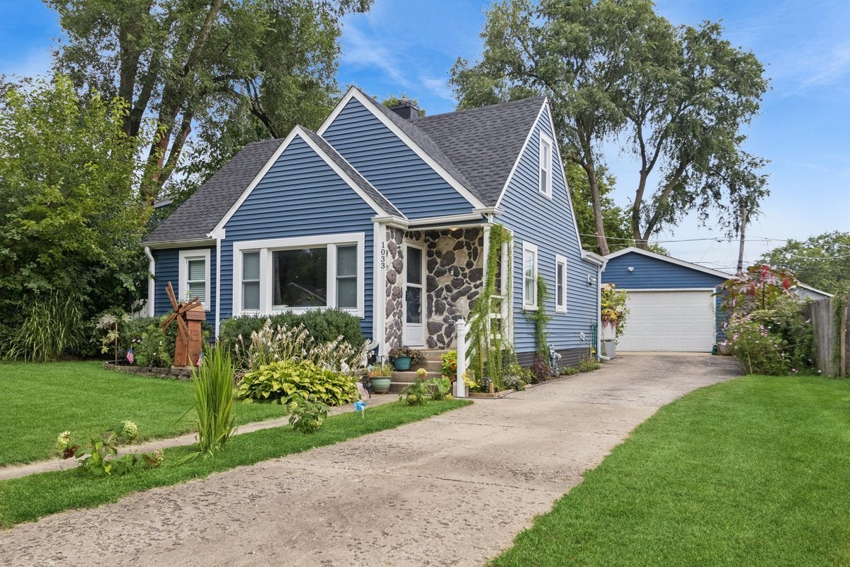 1033 Crescent Court