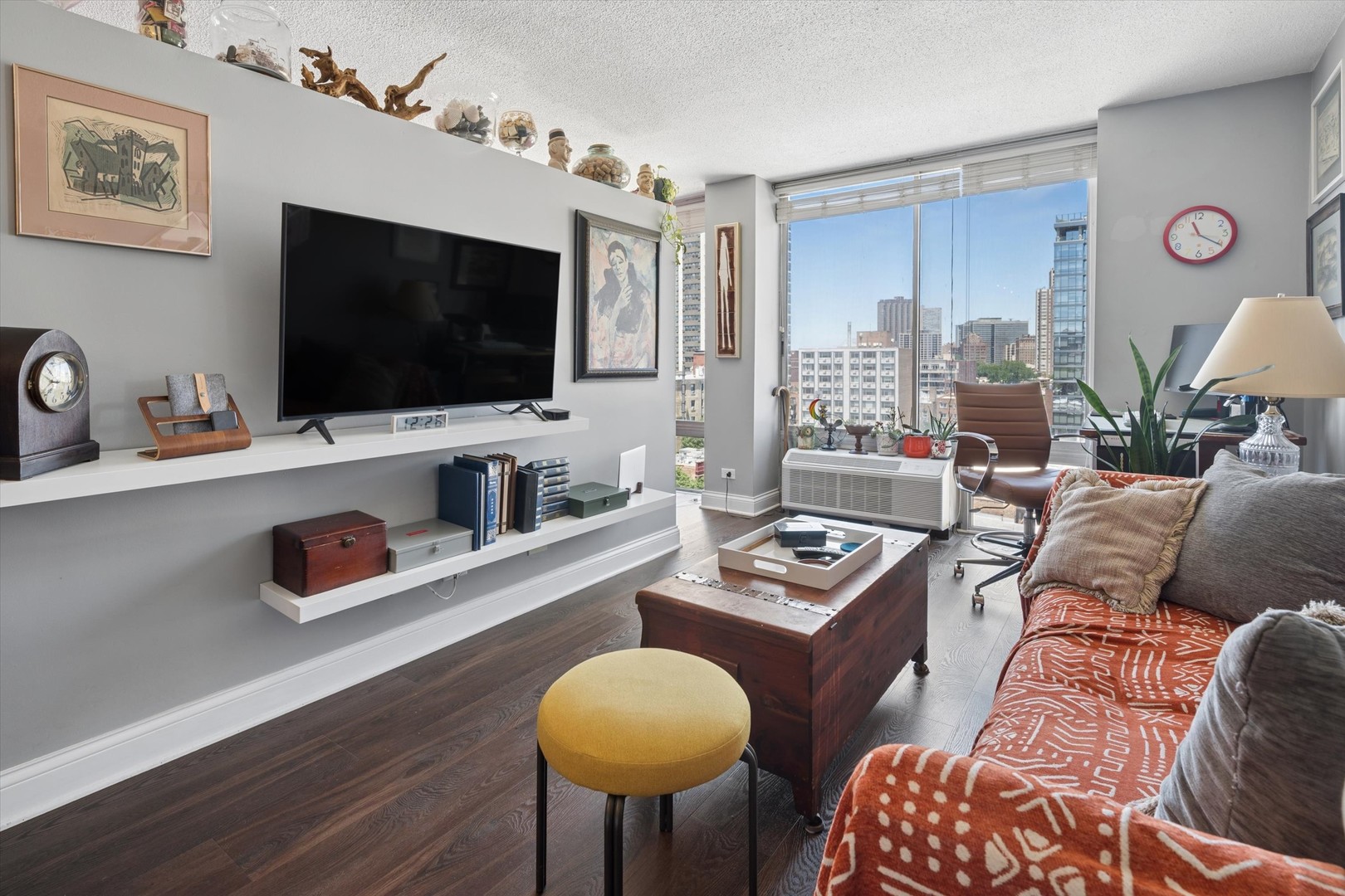 450 W Briar Place 9C