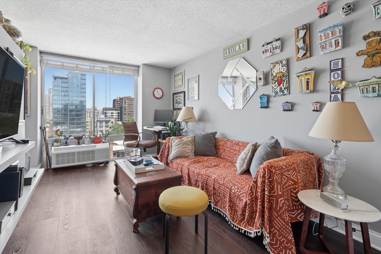 450 W Briar Place 9C