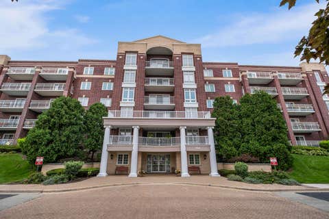 Photo of 7081 W Touhy Avenue #607, Niles, IL 60714 (MLS # 12730628)
