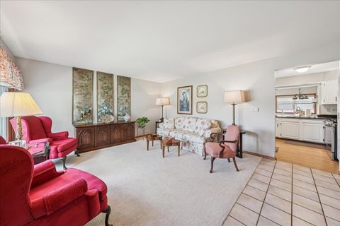 Tiny photo for 808 S Deborah Lane, Mount Prospect, IL 60056 (MLS # 12460504)