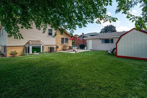 Tiny photo for 808 S Deborah Lane, Mount Prospect, IL 60056 (MLS # 12460504)