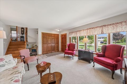 Tiny photo for 808 S Deborah Lane, Mount Prospect, IL 60056 (MLS # 12460504)