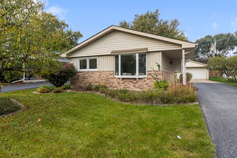 Photo of 5860 Virginia Avenue, Clarendon Hills, IL 60514 (MLS # 12797708)