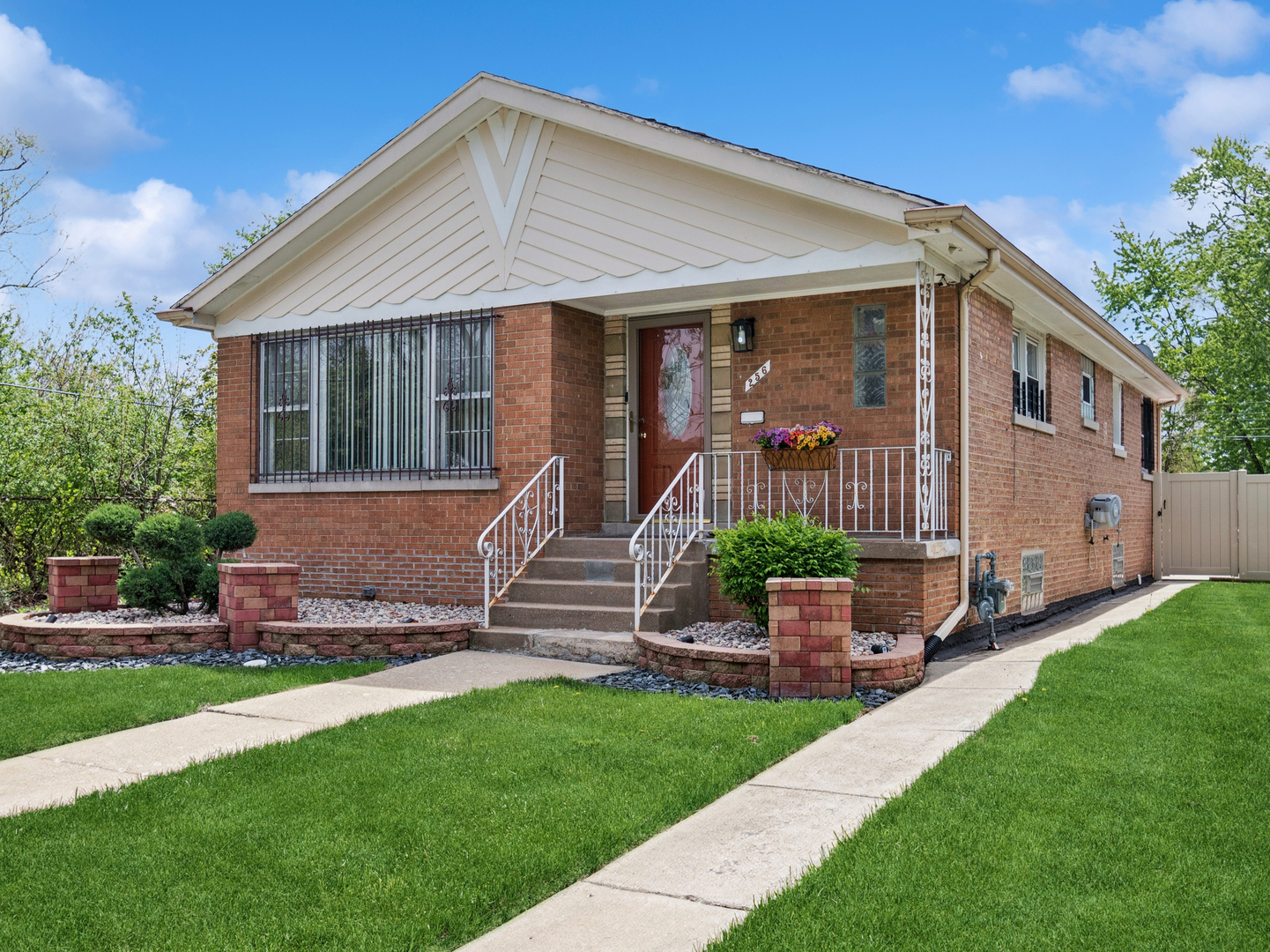 256 CALUMET Boulevard