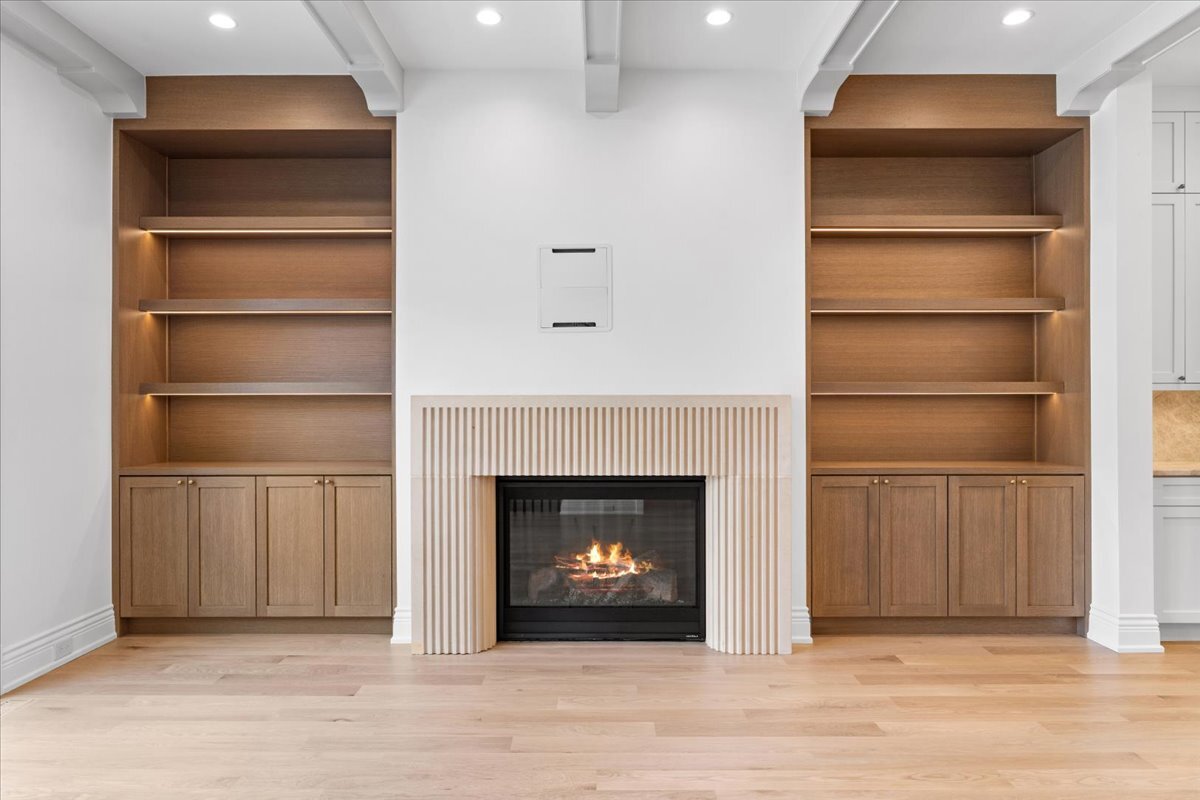 2119 N Seminary Avenue