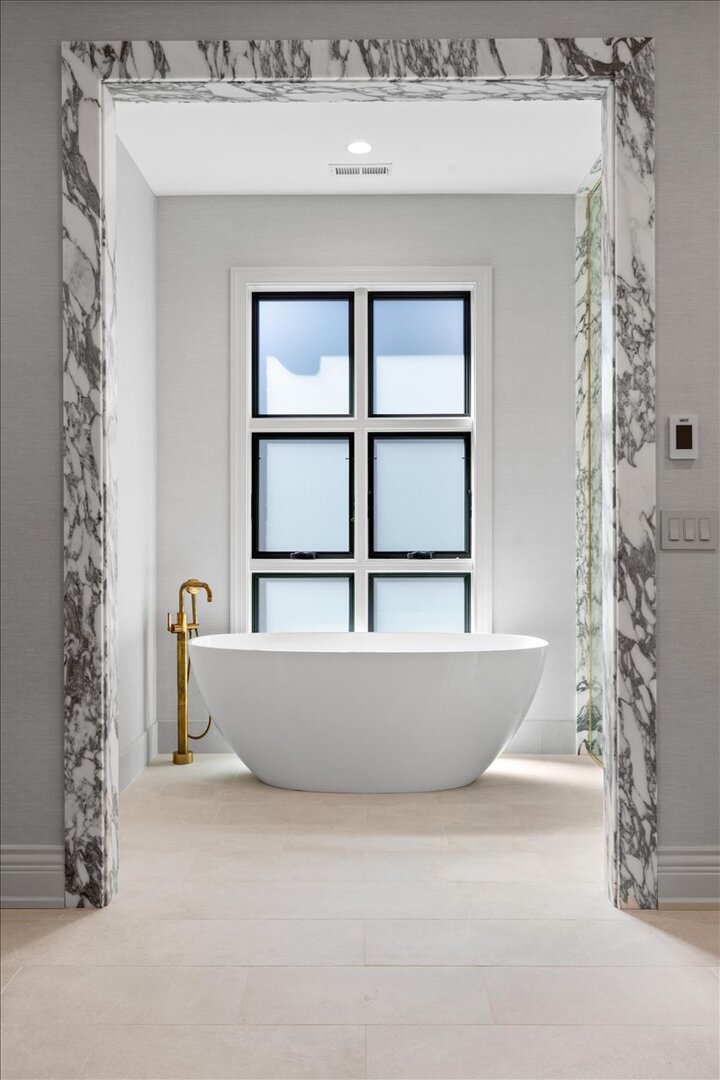 2119 N Seminary Avenue