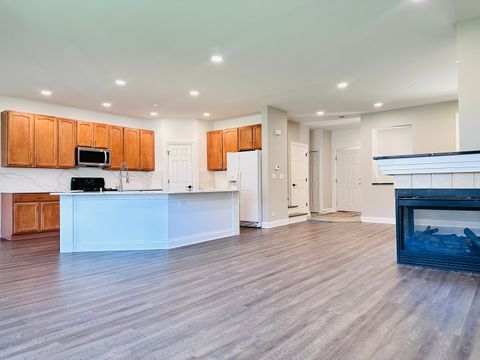 Tiny photo for 1875 N Crenshaw Circle, Vernon Hills, IL 60061 (MLS # 12636640)