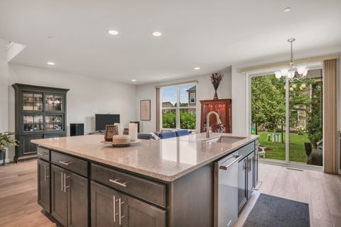 Tiny photo for 415 Highcroft Way, Lincolnshire, IL 60069 (MLS # 12494040)