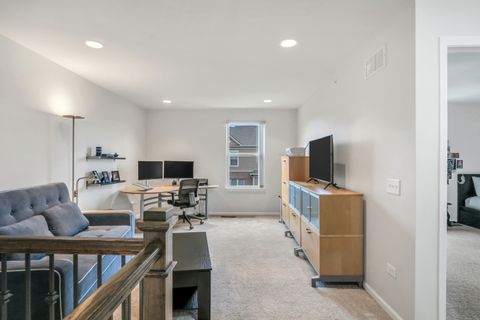 Tiny photo for 415 Highcroft Way, Lincolnshire, IL 60069 (MLS # 12494040)