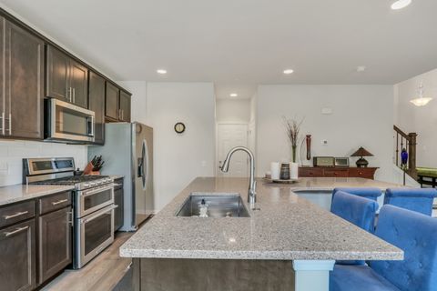 Tiny photo for 415 Highcroft Way, Lincolnshire, IL 60069 (MLS # 12494040)