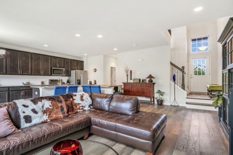 Tiny photo for 415 Highcroft Way, Lincolnshire, IL 60069 (MLS # 12494040)