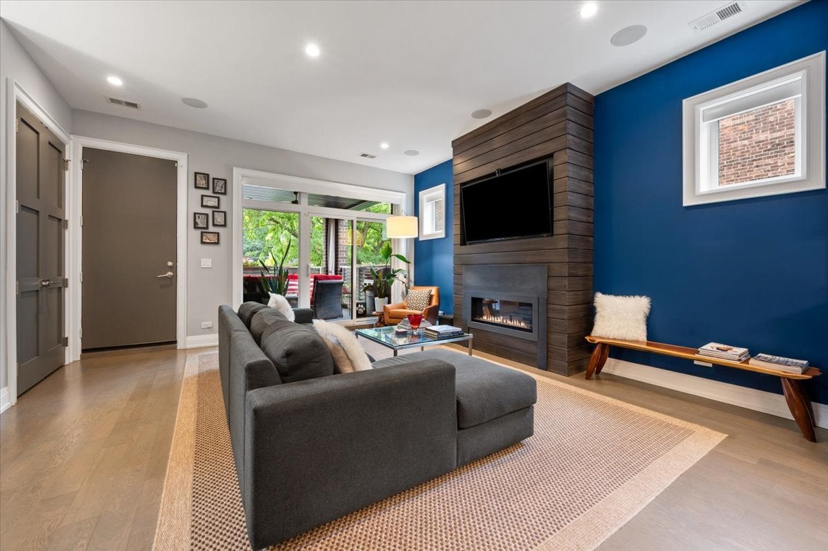 729 W Diversey Parkway 2