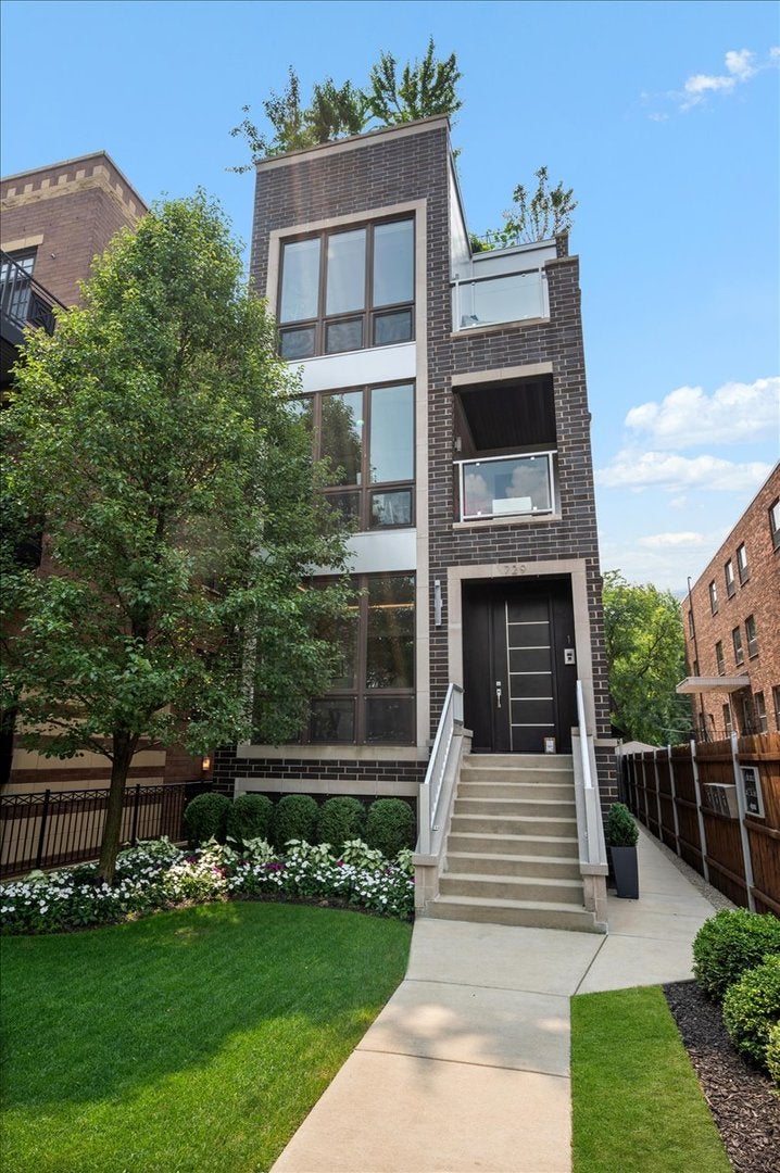 729 W Diversey Parkway 2
