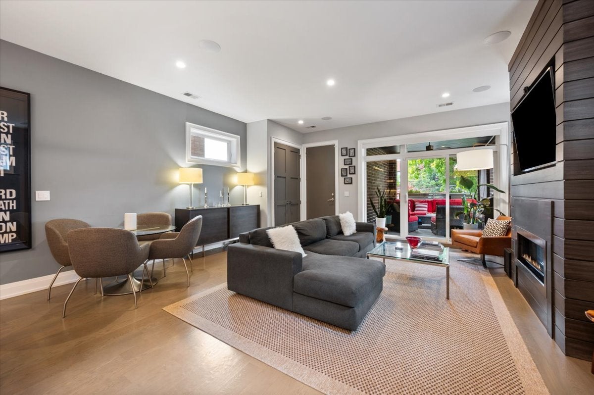 729 W Diversey Parkway 2