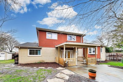 Tiny photo for 905 Crestfield Avenue, Libertyville, IL 60048 (MLS # 12580129)