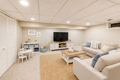 Tiny photo for 905 Crestfield Avenue, Libertyville, IL 60048 (MLS # 12580129)