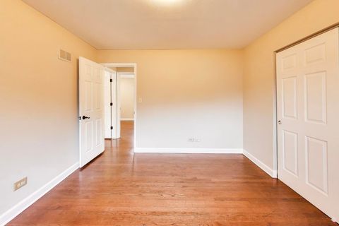 Tiny photo for 905 Crestfield Avenue, Libertyville, IL 60048 (MLS # 12580129)